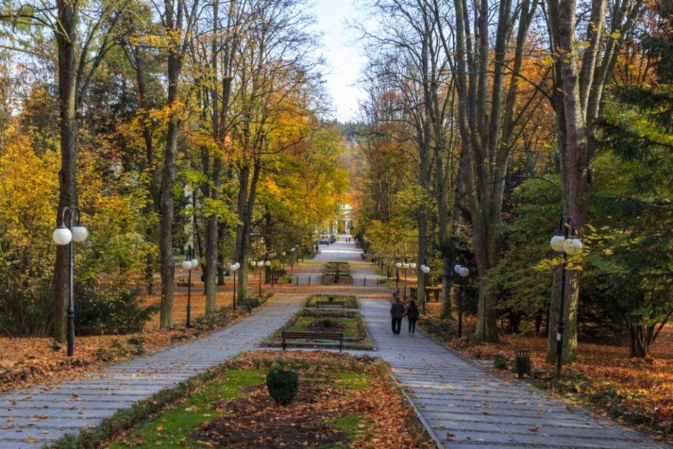 Polanica-Zdrój noclegi – Park Zdrojowy w Polanicy jesienią
